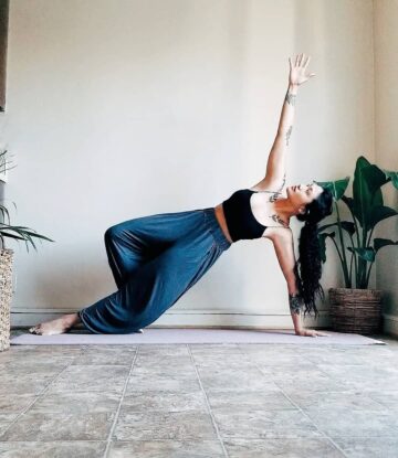 ᴋᴀᴛ yoga enthusiast WorkYourWeakerSide Day 1 SIDE PLANK