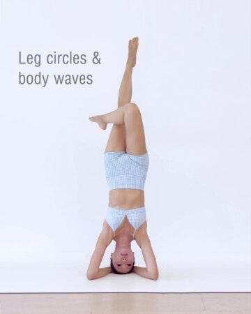 𝙲𝚑𝚛𝚒𝚜𝚝𝚒𝚗𝚎 𝙺 Headstand leg circles and body waves ⁣ ⁣