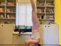 𝕄𝕖𝕖𝕟𝕒 𝕊𝕚𝕟𝕘𝕙 Day 4 of yogisummercheckin Headstand always makes me