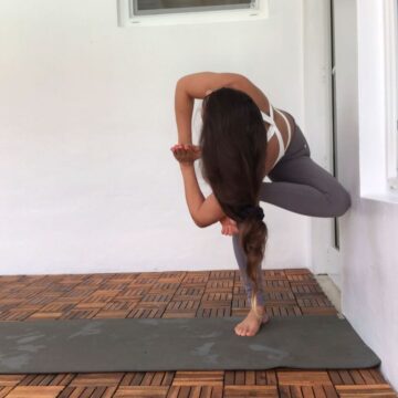 1639491275 Karina Sanchez @karinasana yoga I warmed up this one with @gmcyoga version
