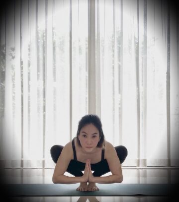 1639793240 Lucia Antonio @lucia antonio New Yoga Challenge letyourleavesfallyogis October 13 17 2021 Day