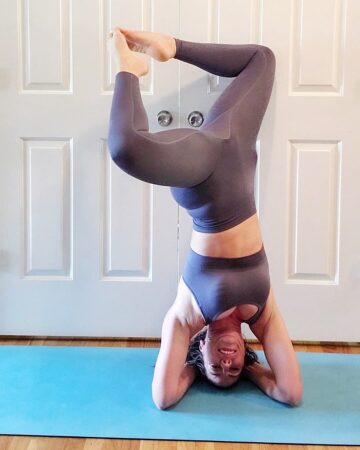@ For todays inversion I chose this twisted diamond shape headstand