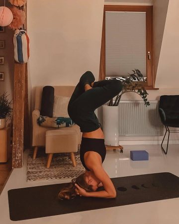 ALIGN APP Practice Yoga @vykeyki has recently discovered inversions