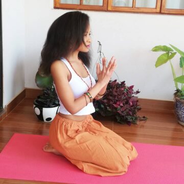 Amanda Alice Lloyd @amandaalloyd1 YogisUpsAndDowns Day 4 meditationpose Meditation is a