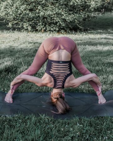 Andrea • Yoga Teacher @yogaofcourse 7th day of alofusbloom challenge is