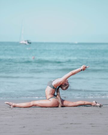 Andrea • Yoga Teacher @yogaofcourse Good morning into a wonderful weekend
