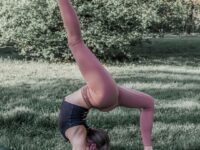 Andrea • Yoga Teacher @yogaofcourse Hey you yes you ⠀⠀⠀⠀⠀⠀⠀⠀⠀ ⠀⠀⠀⠀⠀⠀⠀⠀⠀