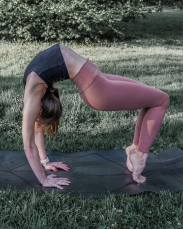 Andrea • Yoga Teacher @yogaofcourse Third day is a heart opener