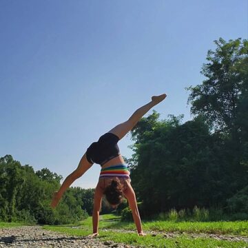 Angela @baddyoga Day 5 of YogaMultiVitaminia 1 Standing pose Add any