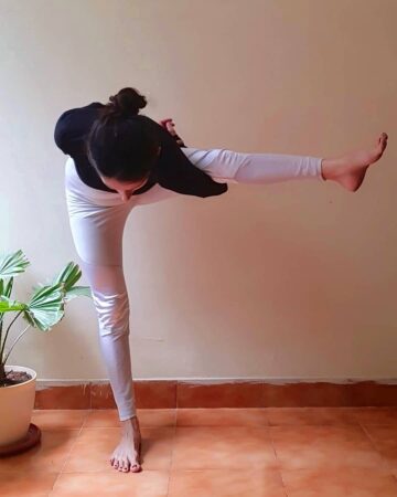 Anjali @myyogajourney ash Day 3 of YogisMixMatch Pose hip opener balance Going