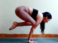 Anjali @myyogajourney ash Day 5 of AloveFallingIntoFall Pose I can do this