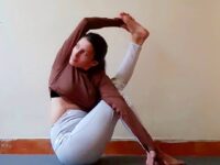 Anjali @myyogajourney ash Day 6 of AloCancerAwareness Pose seated Twist There are