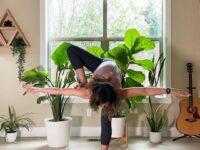 Ave Lindsay 200hr RYTs @avelindsay yoga New pose unlocked Flying