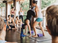 Briohny Smyth Yoga Teacher Is an Online Training the right