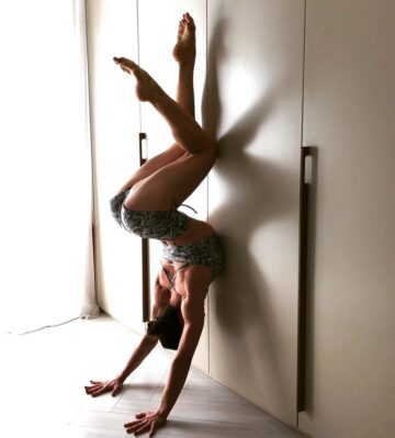 Caterina Patimo @the exit strategy Face your fears and win them all handstand