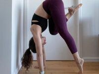Cheryl NYC Yoga Teacher @realisticyogagoals Handstand practice on the tippiest