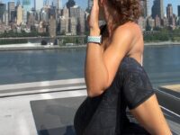 Cheryl NYC Yoga Teacher @realisticyogagoals Seated twists pull me back