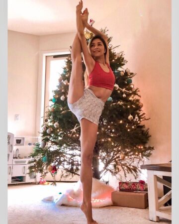Chika @yoga she Day Two Christmas tree oh Christmas tree any standing