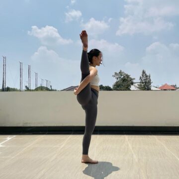 Cindy Fransisca • Yoga Teacher @yogicindy How do you express your