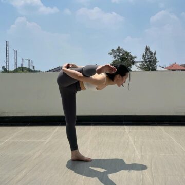 Cindy Fransisca • Yoga Teacher @yogicindy How you react to one