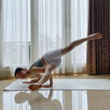 Cindy Fransisca • Yoga Teacher @yogicindy Some days your balance is