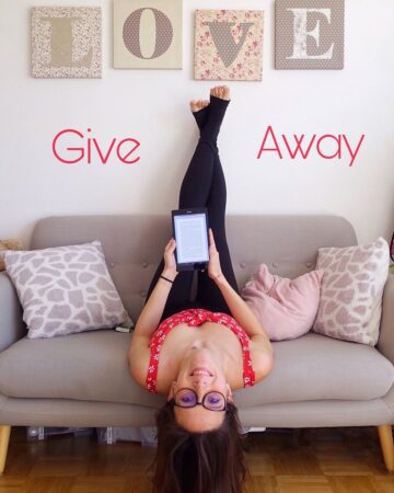 Clementine @clemeyoga GIVEAWAY⁣⁣⁣⁣ ⁣⁣⁣⁣ Do you spend lots of time in