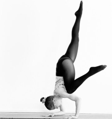 Corina @contortion coco Day 7 from ALOBOUTFLIPPINFUN is funkyarmbalance inversion I went