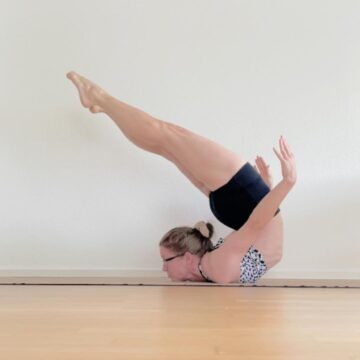 Corina @contortion coco Day 7 mobility any active strech or bend here