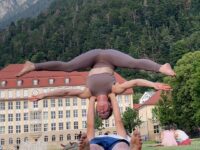 Corina @contortion coco acroyoga acro balance upsidedown shouldertohand inversion
