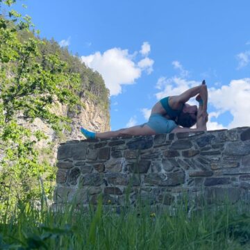 Corina @contortion coco split yoga streching yogainnature