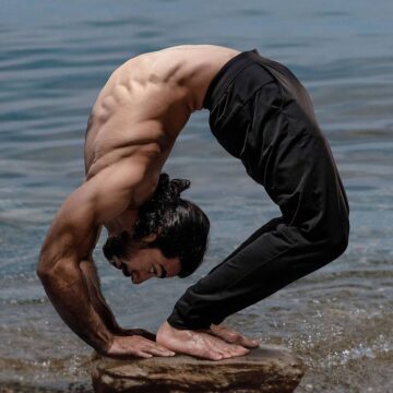 Daily Hatha Yoga @dailyhathayoga The waves slow down the ripples tell