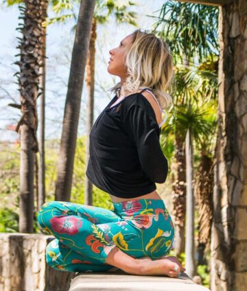 Danielle • Yoga Healing @elfeather Happy New Moon Friday ⠀