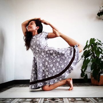 Dewi Hapsari @dewilovesyoga Day 2 of DressUpMyAsana yoga challenge The first