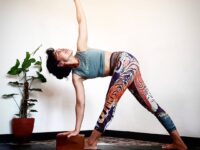 Dewi Hapsari @dewilovesyoga Day 5x20e3 of JoyBerryBlockParty yoga challenge Revolvedpose TwistedPose