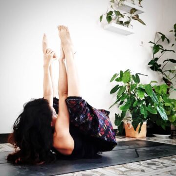 Dewi Hapsari @dewilovesyoga Day 6 of JuneBugAsanas yoga challenge Realize deeply