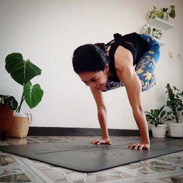 Dewi Hapsari Day 4 of GoToDragonFly yoga challenge ArmBalancePose CranePose