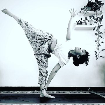Dewi Hapsari Day 7 of AloBoutTheJourney yoga challenge Any StandingPose