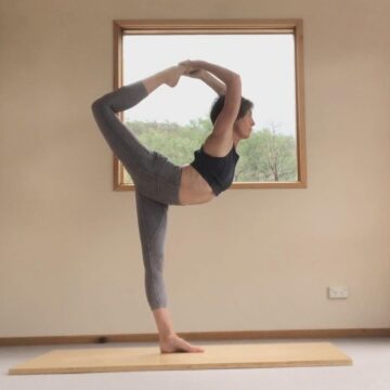 Gabrielle Edwards Yoga @gabrielle edwards yoga Day 20 anewyearofyoga with @cyogalife dancerpose natarajasana