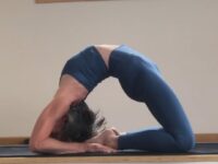Gabrielle Edwards Yoga @gabrielle edwards yoga Day 21 anewyearofyoga with @cyogalife kapotasana Im