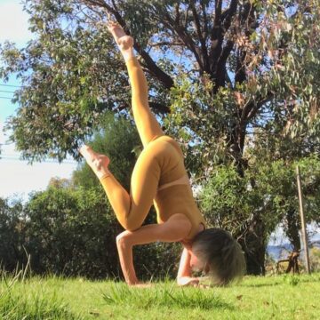 Gabrielle Edwards Yoga @gabrielle edwards yoga Its day 1 of fallfunkyinversions Sigis funky