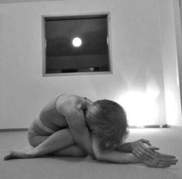 Gabrielle Edwards Yoga Day 3x20e3 of backmend with @cyogalife Gomukhasana variant