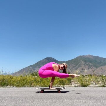 Jaime Griffiths @dancingjaime Its another fridayflyingyogis day Our theme for today