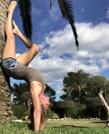 Jane Roberts @janein spain Happy Friday and heres my hollowback handstand with