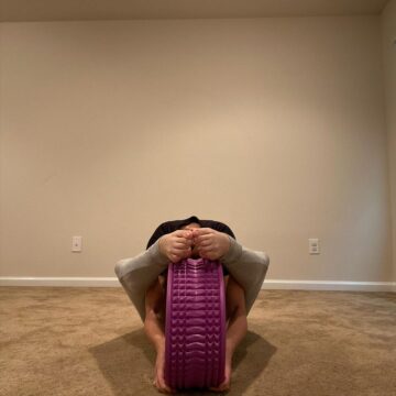 Jenna @bionic yogi A Happy Sunday to YOU Same stretch different