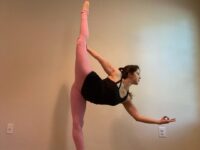 Jenna @bionic yogi Happy Thursday Natarajasana dancer pose variation for SISTERHOOD week