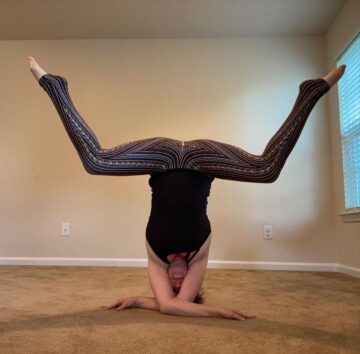 Jenna @bionic yogi Happy funkyheadstandfriday Inspired by the Awesome @insta yogini wearing