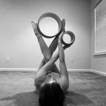 Jenna @bionic yogi Joining sundayshapesyoga Pose inspired by the Awesome @chelseybelsey Ho
