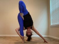 Jenna @bionic yogi TricksAndTreatsYogis Day 3x20e3 Tricky standing pose inspired