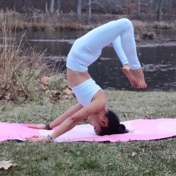 Joan @frog natureyogi Happy Friday Day 2 of our inversionwinteryogis5 any headstand