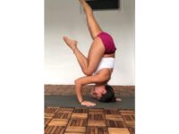 Karina Sanchez @karinasana yoga Day 20 with @cyogalife coreuproar funky crow headstand